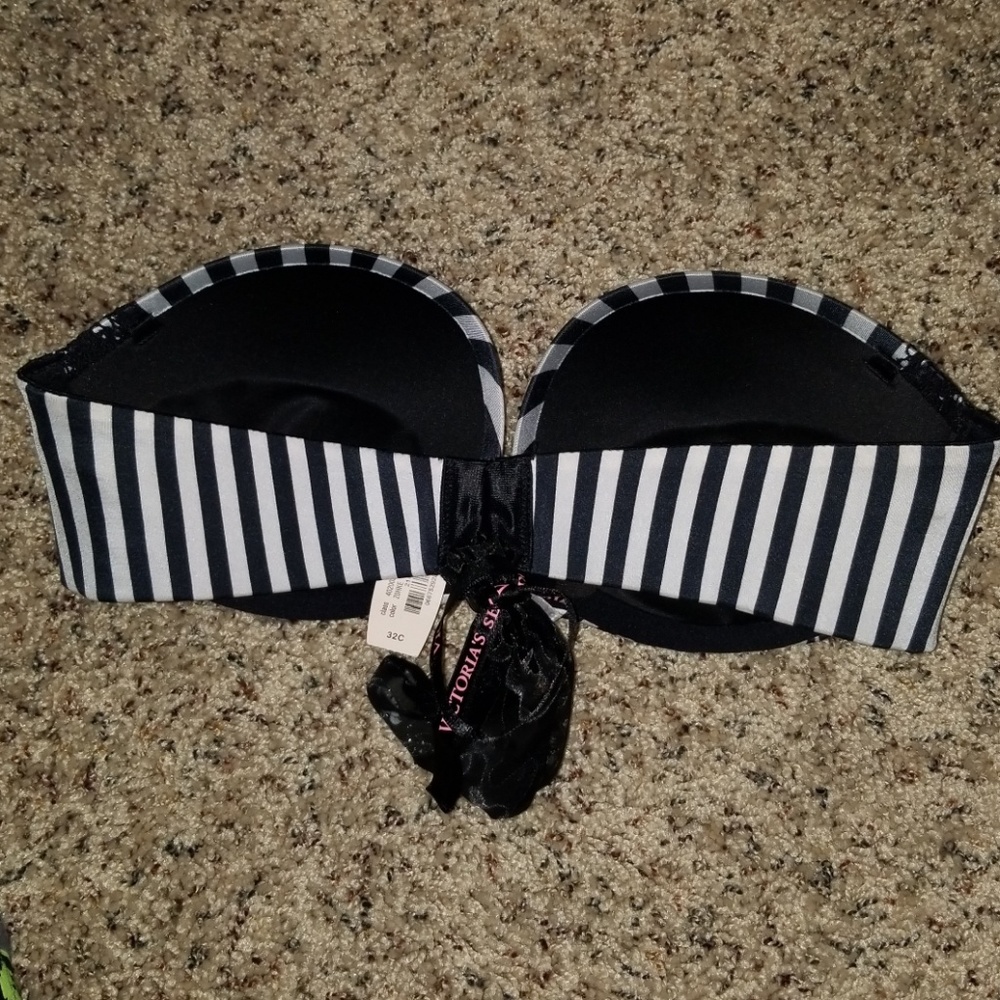 NWT Victoria's Secret bra - Picture 2 of 3